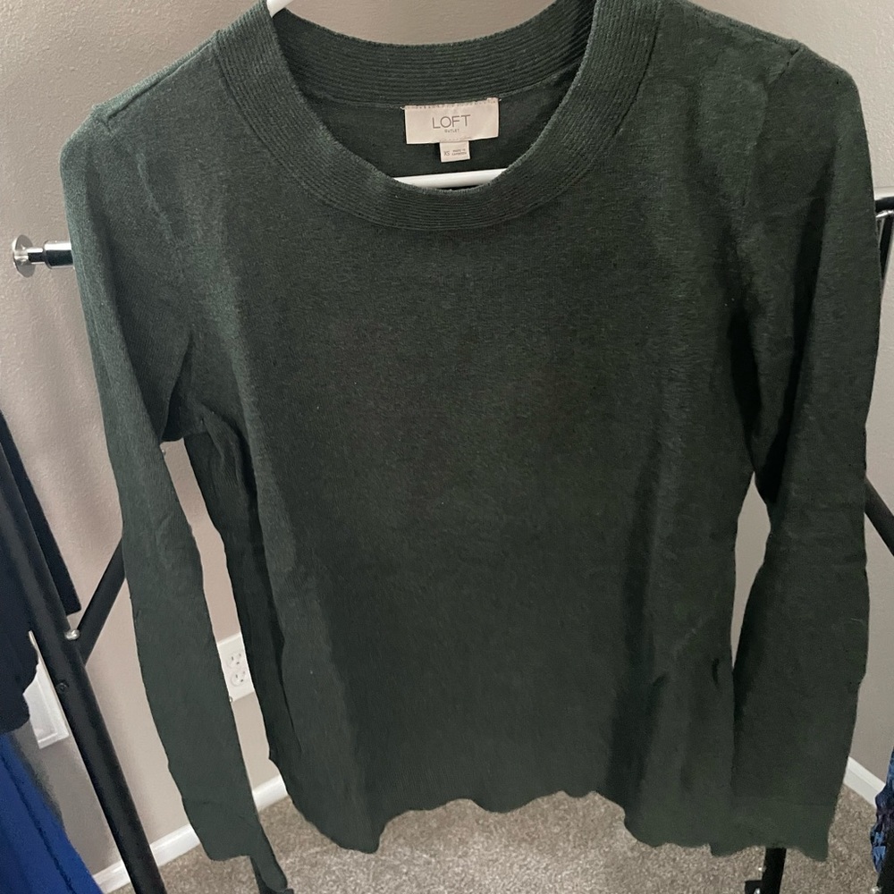 LOFT forest green long sleeve lightweight crewneck sweater
